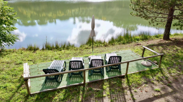 Liebestühle am See